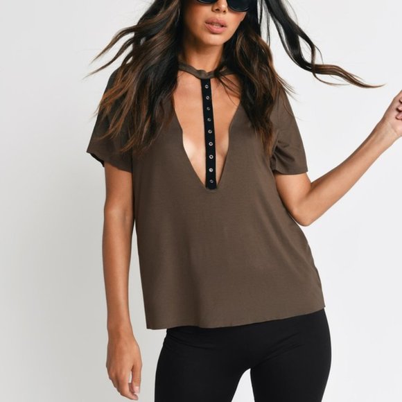 TOBI Callie Olive Choker Tee - Picture 2 of 3